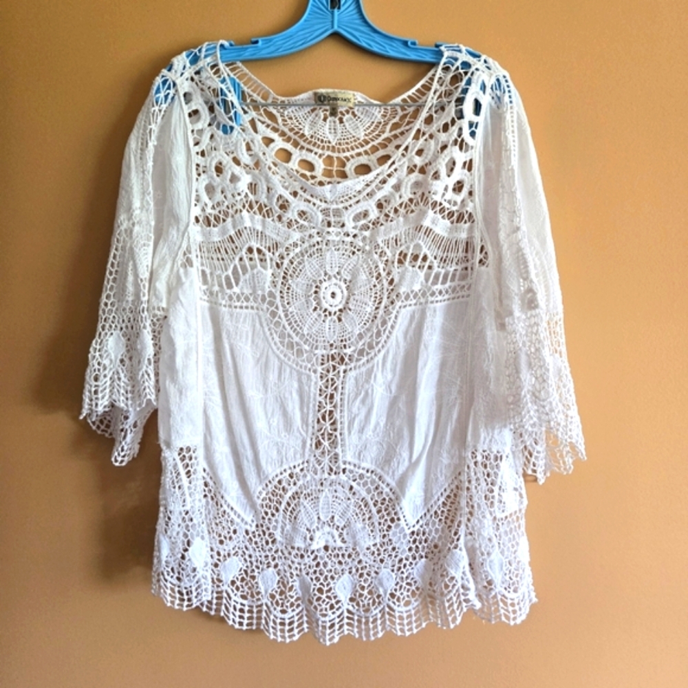 Democracy top, size M.